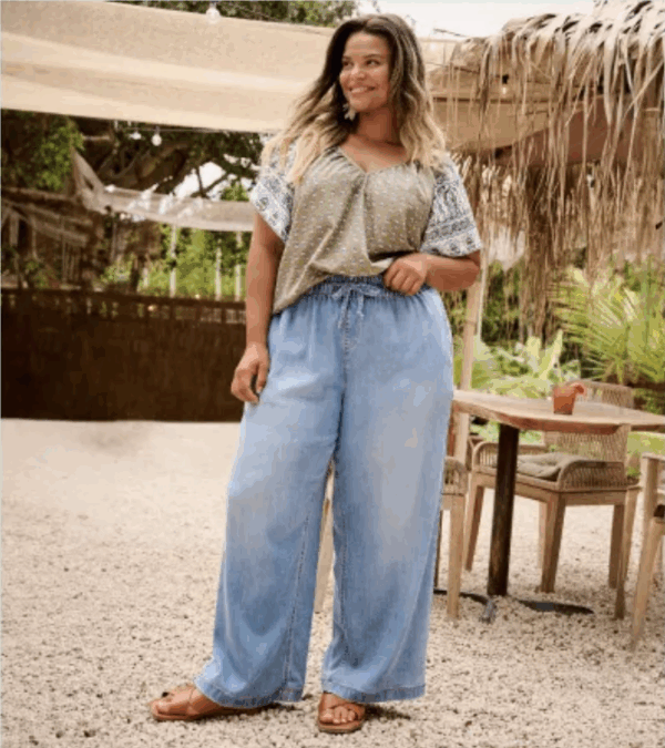 Girl wearing drawstring jeans and two-toned top